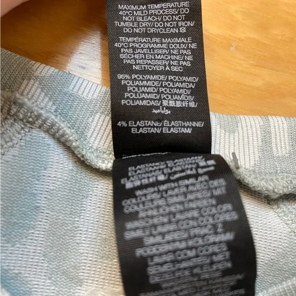 Sweaty Betty Leopard Jacquard Base Layer Top Womens Sz XS (0-2) Blue - Picture 10 of 10